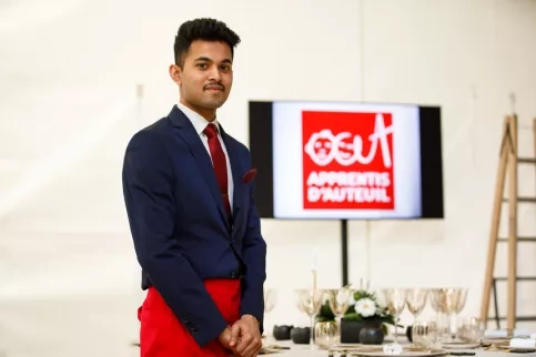 Jeune homme en formation Restauration