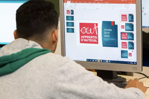 Les jeunes de la 2e promo de Réussir Vernon travaillent depuis leur domicile en raison du confinement (c) DR