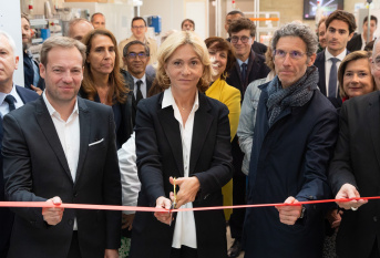 Coupé du ruban inaugural de la galerie des apprentissages du Campus Saint-Philippe par Valérie Pécresse, Denis Larghero, Monseigner Rougé entre autres 