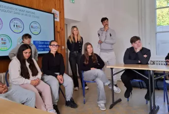 Les jeunes éco-médiateurs du Campus Saint-Antoine et leurs éducateurs présentent leur projet de Médiation