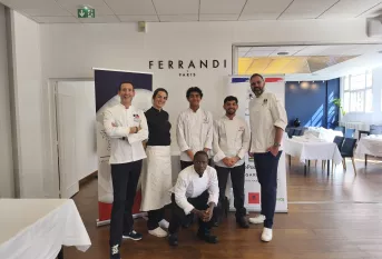 Les jeunes du lycée Poullart des Places avec leurs accompagnateurs