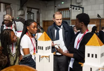 présentation des oeuvres par les jeunes au public