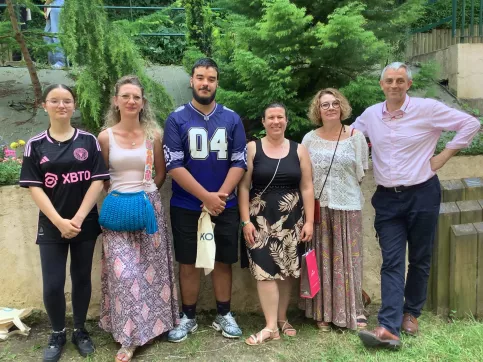 Les jeunes participants au MAF du Lycée Nature et Services Saint-Jean aux côtés de leur enseignante et du directeur