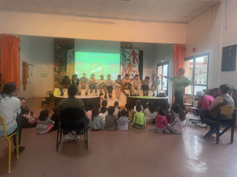 Les jeunes élèves en plein débat