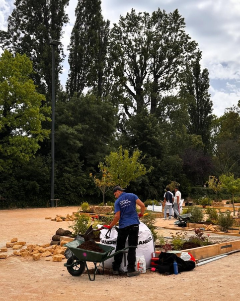 Les jeunes du Campus Saint-Antoine pendant leur épreuve MAF d'aménagement paysager