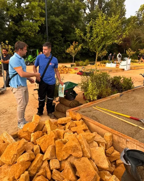 Discussion entre un jeune et son formation lors d'une épreuve MAF au Campus Saint-Antoine