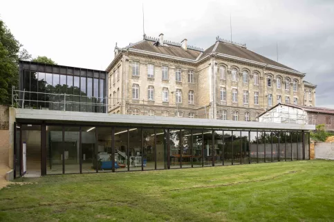 La Galerie des Apprentissages vue de l'extérieur 