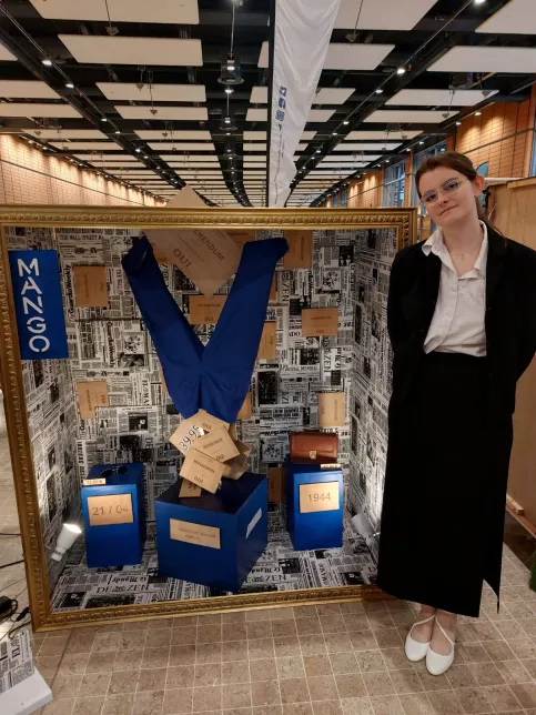 Vitrine de Marine, élève en Marchandisage Visuel pour les MAF