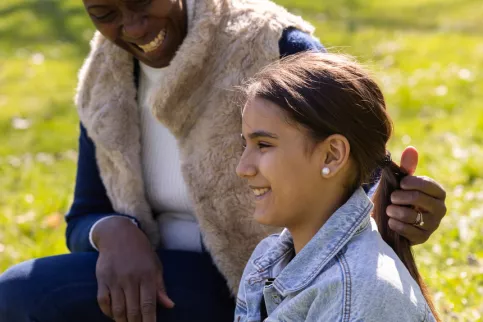 éducatrice avec une jeune