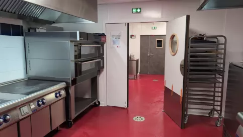 Laboratoire de pâtisserie de l'Ecole Hôtelière Sainte-Thérèse