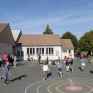 Récréation pour les classes de primaires à l'école St Pierre 