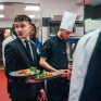 Jeune homme en service 